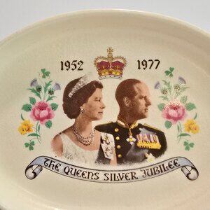 Guild Crafts (Poole) Ltd. - The Queen's Silver Jubilee, Elizabeth 1952-1977